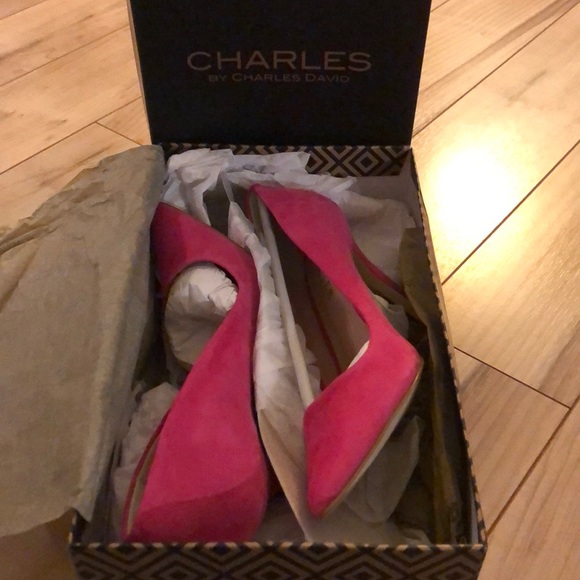 Charles by Charles David suede pump. Fuchsia. 6.5 - Picture 2 of 5